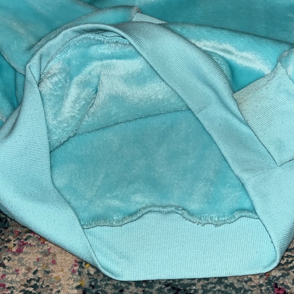 Plush fuzzy butterfly pull over - Picture 4 of 4